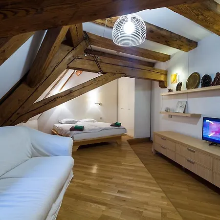 아파트 Comfy Gallery