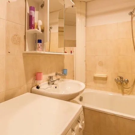 Comfy Gallery Apartment *